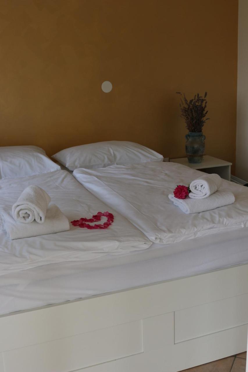 Piran Beach House - Private Oasis - Beachfront Apartment With A Sea View Terrace Dış mekan fotoğraf