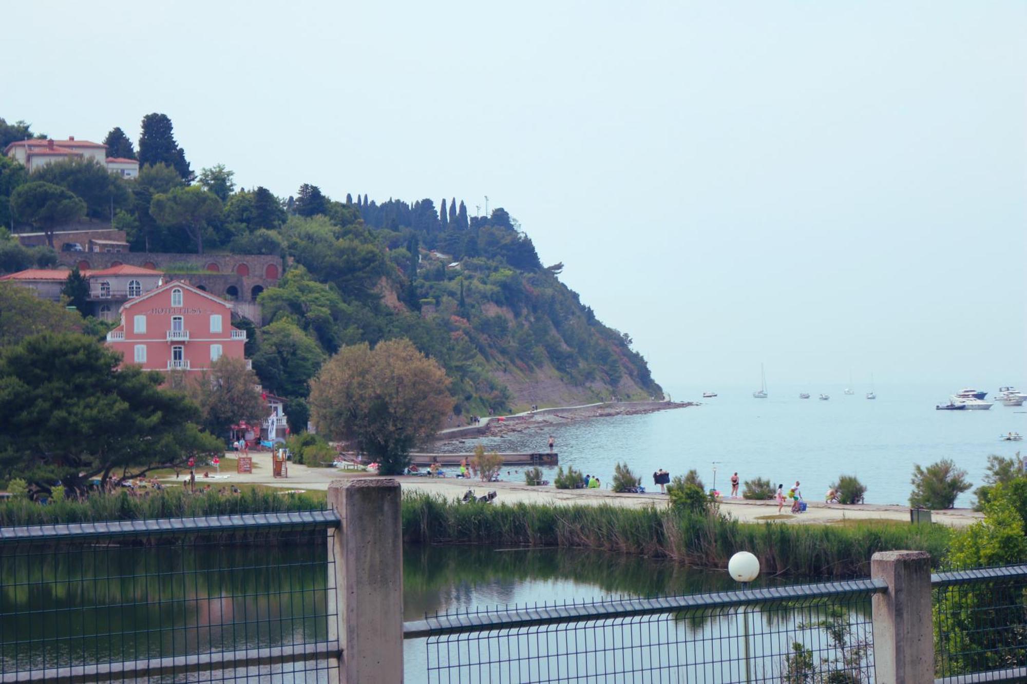 Piran Beach House - Private Oasis - Beachfront Apartment With A Sea View Terrace Dış mekan fotoğraf